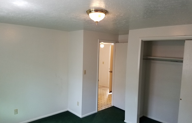 2 beds, 1 bath, 846 sqft, $1,100, Unit #8