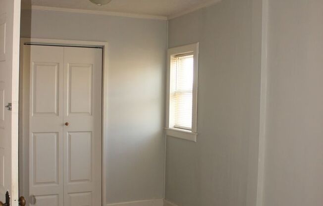 PRELEASING for AUGUST! Close to Campus: Dishwasher and Washer/Dryer Included