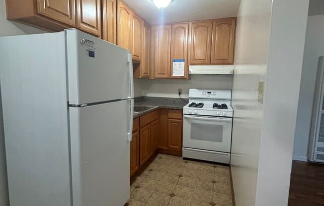 1 bed, 1 bath, $1,600, Unit 11