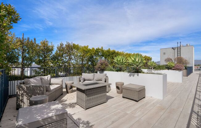 2 beds, 2 baths, $2,880, Unit Two Bedroom