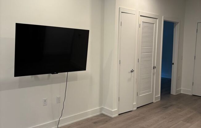 2 beds, 2 baths, 701 sqft, $2,649, Unit 212
