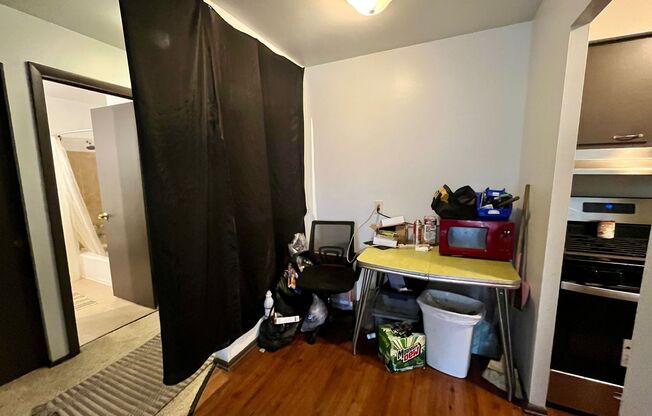 1 bed, 1 bath, $1,095, Unit 207