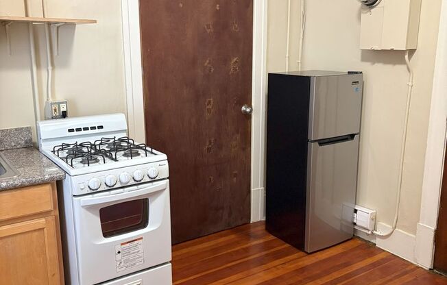 Studio, 1 bath, 150 sqft, $950, Unit 105