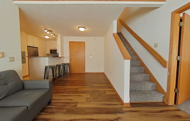 3 beds, 2 baths, $3,600, Unit CV 1002-K