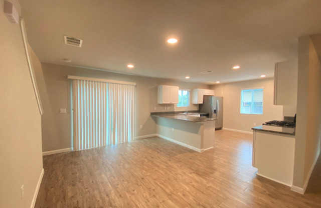 10106 RELIC OAKS