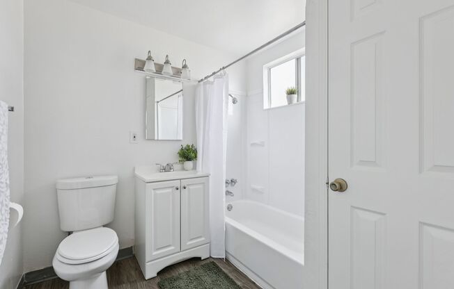 2 beds, 1 bath, 806 sqft, $2,495, Unit D11