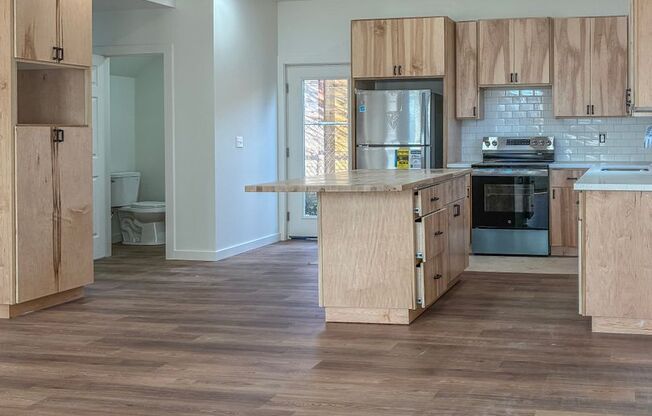 *** 3 Bedroom New Build In SE ! ONE MONTH FREE !!!!