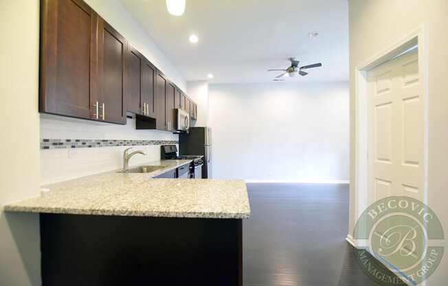 2 beds, 1 bath, 700 sqft, $2,200, Unit 103