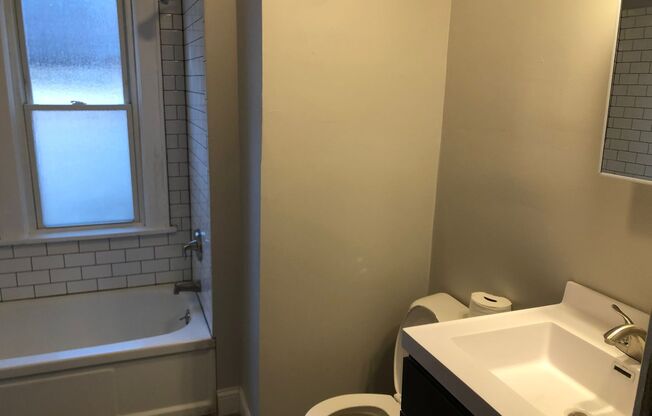 Beautiful 4 Bedroom 2 Bathroom Home in Minneapolis!