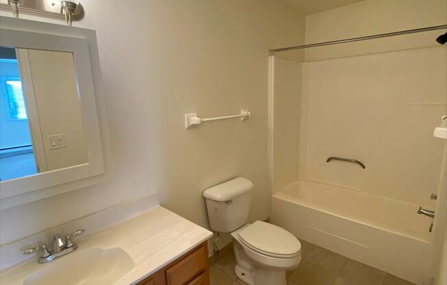 2 beds, 1 bath, 800 sqft, $1,235, Unit 5902-5
