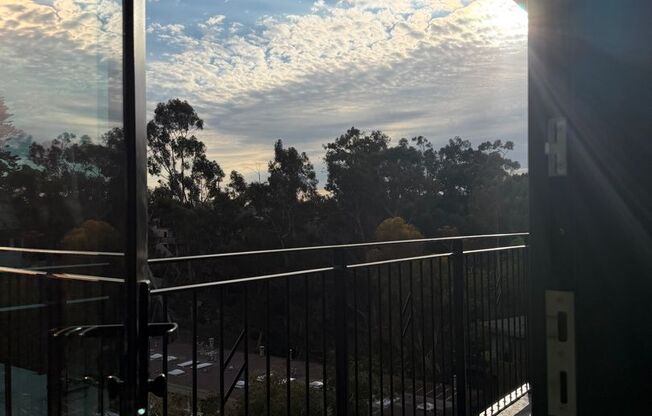 2 beds, 2 baths, 816 sqft, $4,395, Unit 605