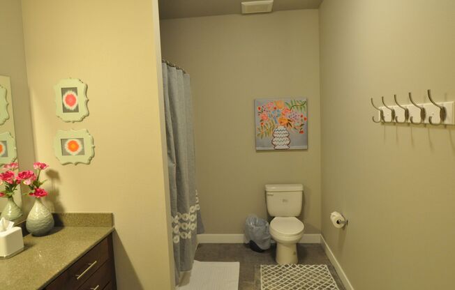 2 beds, 2 baths, $1,525, Unit 217