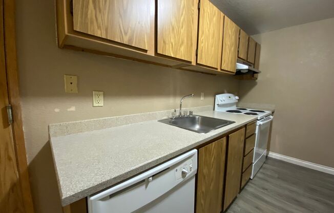 3 beds, 2 baths, 643 sqft, $2,450, Unit B405
