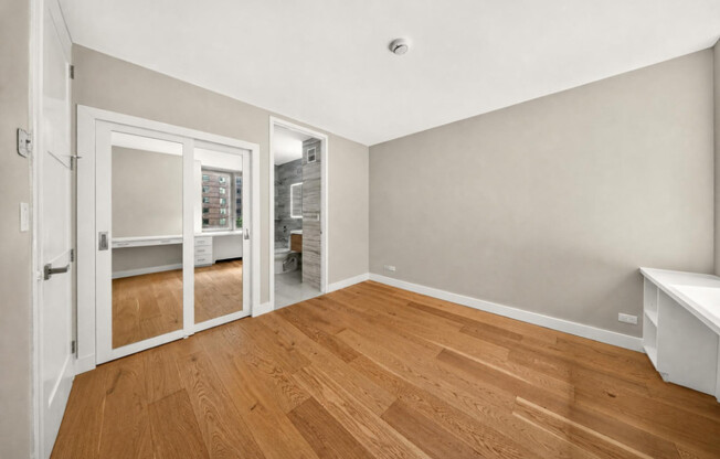 1 bed, 2.5 baths, 740 sqft, $5,800, Unit 4H