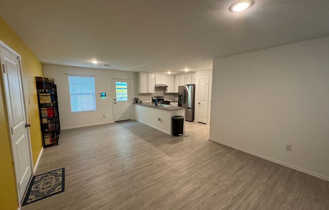 LOVELY 3 BEDROOM 2 BATH HOME WITH EASY ACCESS TO DOWNTOWN & BROOKS CITY BASE FEATURING OUTDOOR ACTIVITIES, RESTAURANTS, & SHOPPING*THIS HOME IS LIKE NEW & FEATURES TONS OF UPGRADES!