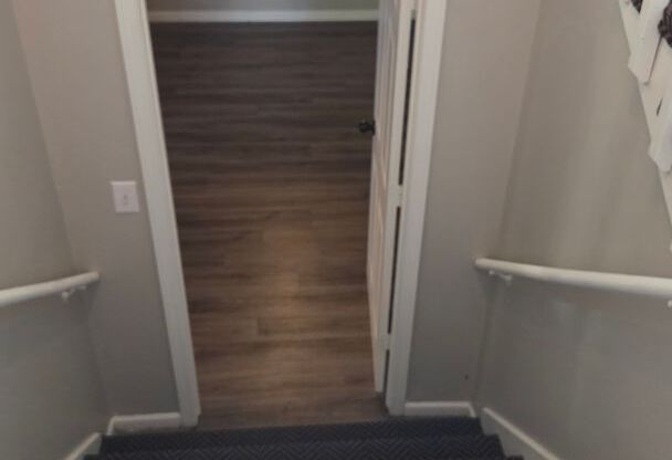 2 beds, 1 bath, 1,300 sqft, $1,679, Unit 7006 N Chas