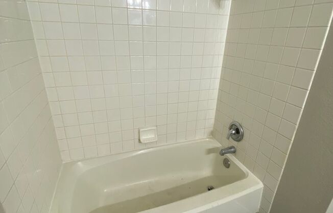 2 beds, 2 baths, 1,008 sqft, $1,375, Unit 205