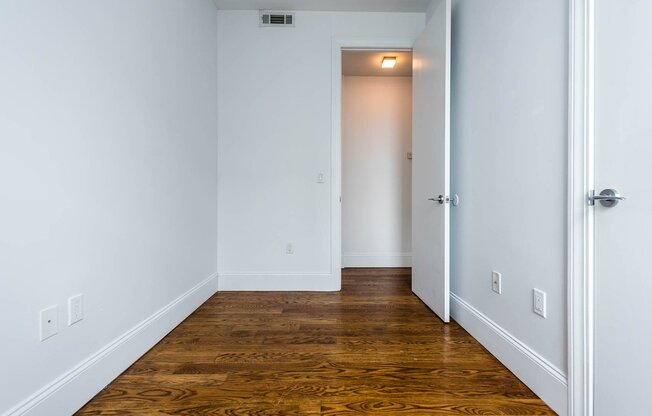 16 25 PUTNAM AVE