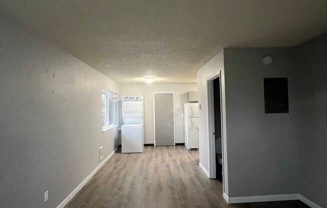 Studio, 1 bath, 450 sqft, $1,000, Unit 31-A