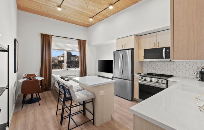 Studio, 1 bath, 540 sqft, $1,665, Unit 416