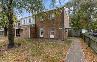 Charming Virginia Beach Townhouse: Comfort, Convenience, and Coastal Living Await!