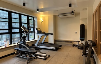 540 W 53 ST