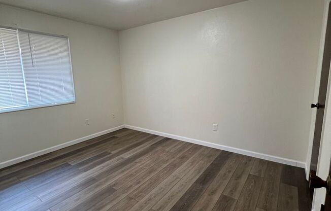 2 beds, 1 bath, 745 sqft, $1,100, Unit 702-2