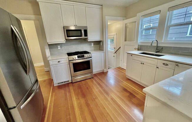 Rare Find, Large 3bd/2bathroom House Near Rose City Golf Course