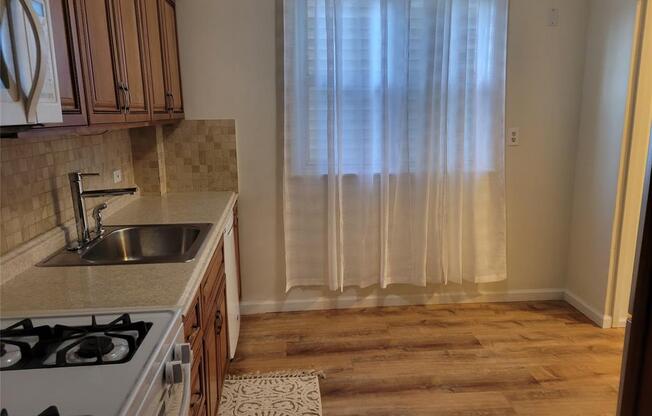 3 beds, 1 bath, 933 sqft, $3,990, Unit 1