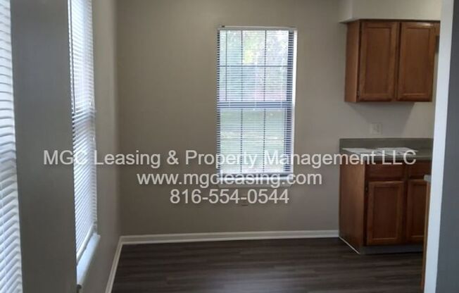 2 beds, 1 bath, $950, Unit 1560-A E 125th St