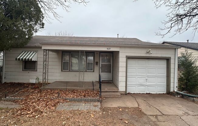 $895 - 2 bed 1 bath home - Single Family Home