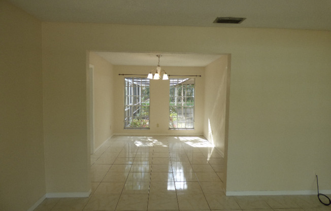 880 E LEHIGH DR