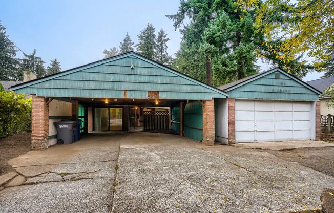Ideally Located 3 Bed 1 Bath Burien Home w/ Huge Fenced Yard & Garage!