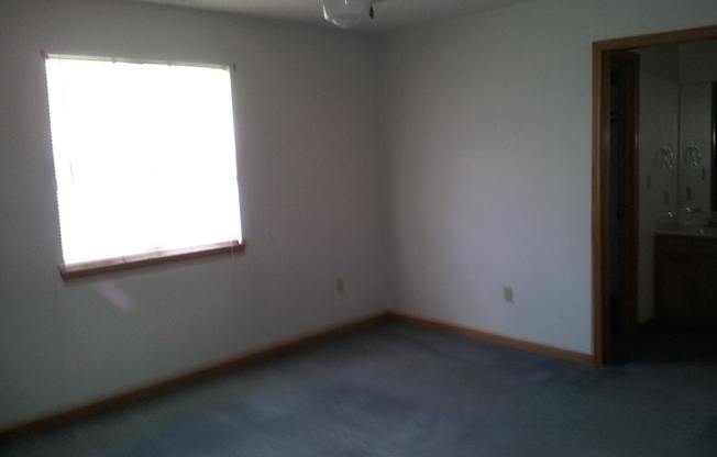 3 beds, 2 baths, $1,450