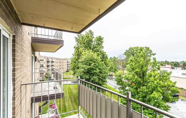 Apartment with balcony in Eastlake