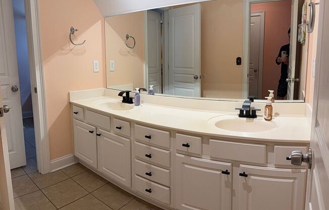 4 BED/2 BATH PRIVATE DECATUR ESTATE FOR LEASE IN DECATUR