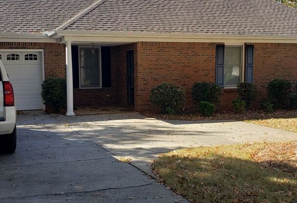 3 Bedroom 2 Bathroom house in Ogletree Area!