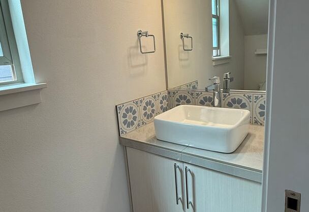 Video! Beautiful new large four bedroom home, Beaverton