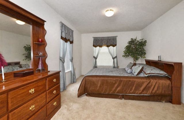 Master Bedroom at Higgins Estates Apartments, Athens, AL, 35611