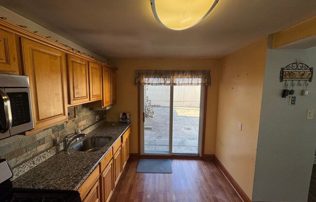 3 beds, 1 bath, $2,000