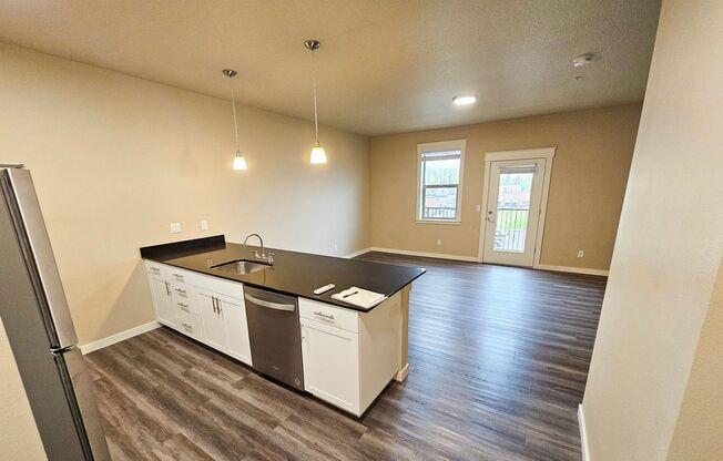 1 bed, 1 bath, 707 sqft, $1,550, Unit 404