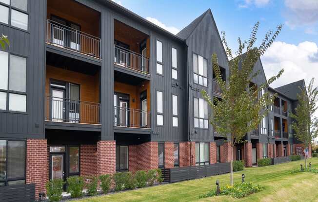 Uptown Square Apartments in Troy, MI