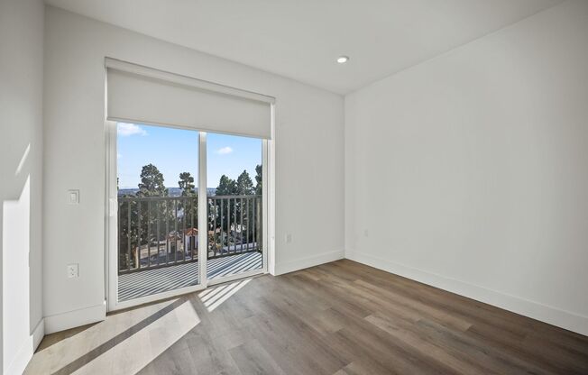 3 beds, 3 baths, 938 sqft, $3,188.57, Unit 606