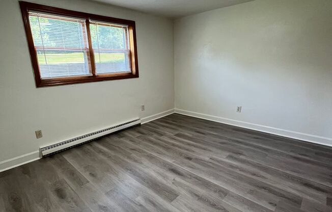 2 beds, 1 bath, 903 sqft, $1,140, Unit P-3