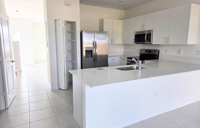 Brand-New 3-Bedroom Townhouse for Rent in Homestead! Sect 8 Accepted