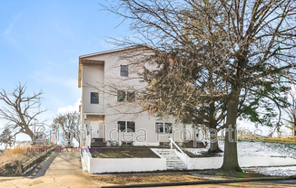 863 CLARK ST N