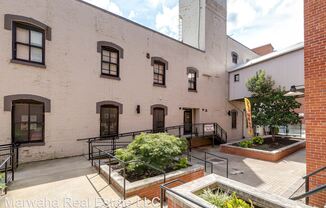 325 Brown Street