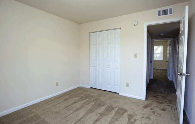 Bedroom wtih plush carpeting