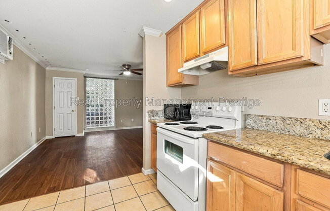 Studio, 1 bath, 550 sqft, $995, Unit 21