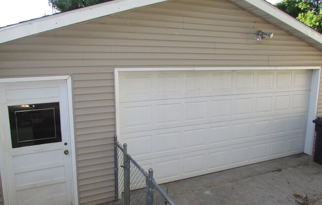 3 BEDROOM | 2 BATH | DOUBLE CAR GARAGE | WEST SIDE HOME